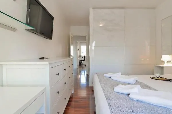 Big Apartment, Close To Train Station Malaga Apartment